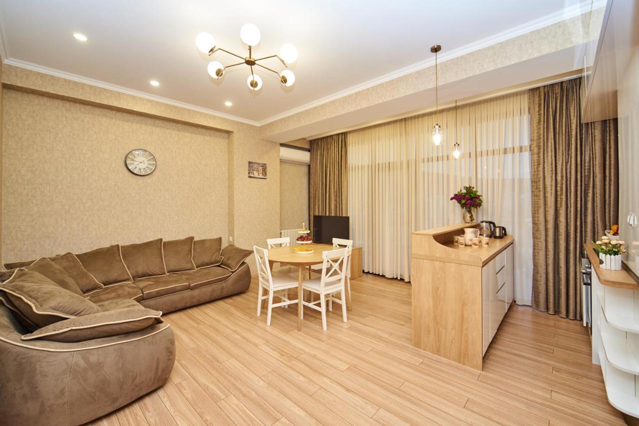 Apartment By The River ティビリシ エクステリア 写真